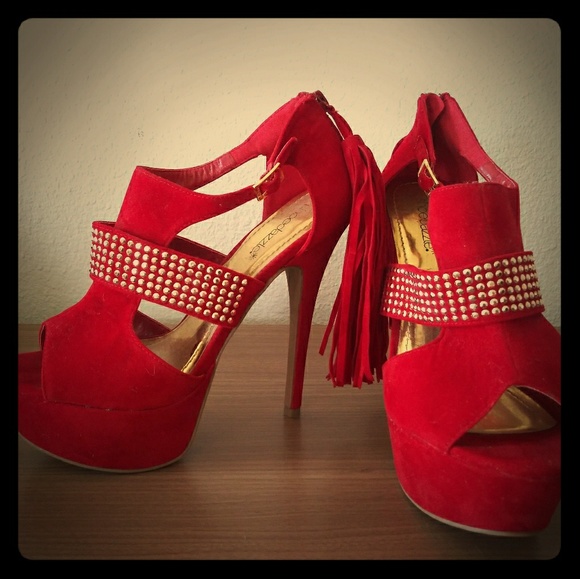 Red tassel platform - Picture 1 of 3